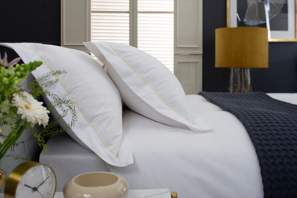 TLC 200TC Oxford Pillowcase Ecru - detail
